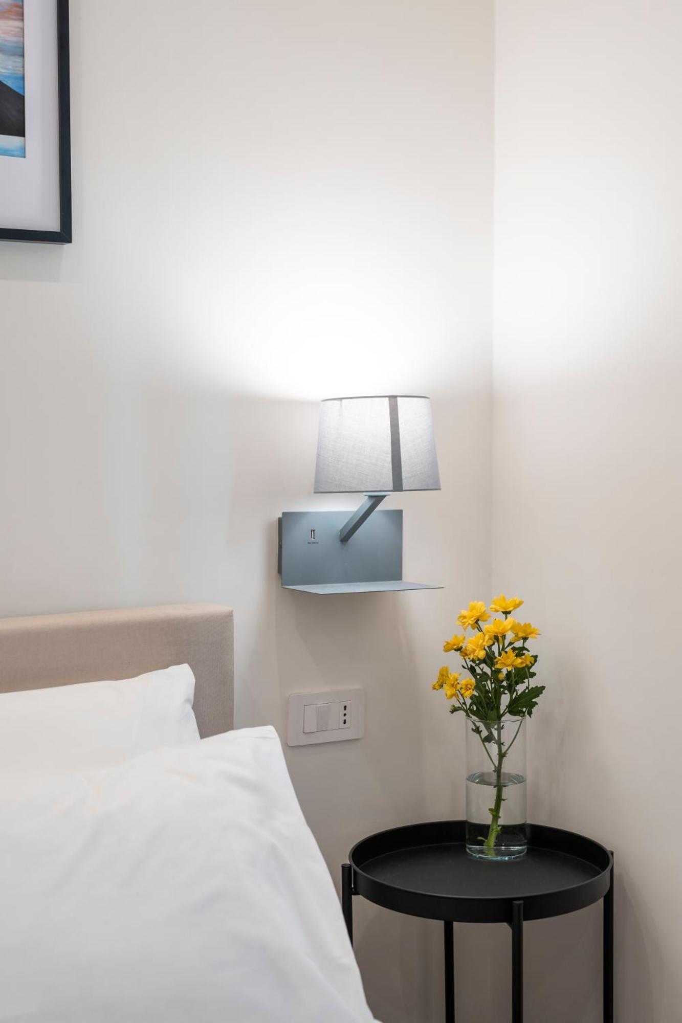 נאפולי Well Suites - Piazza Dei Martiri מראה חיצוני תמונה