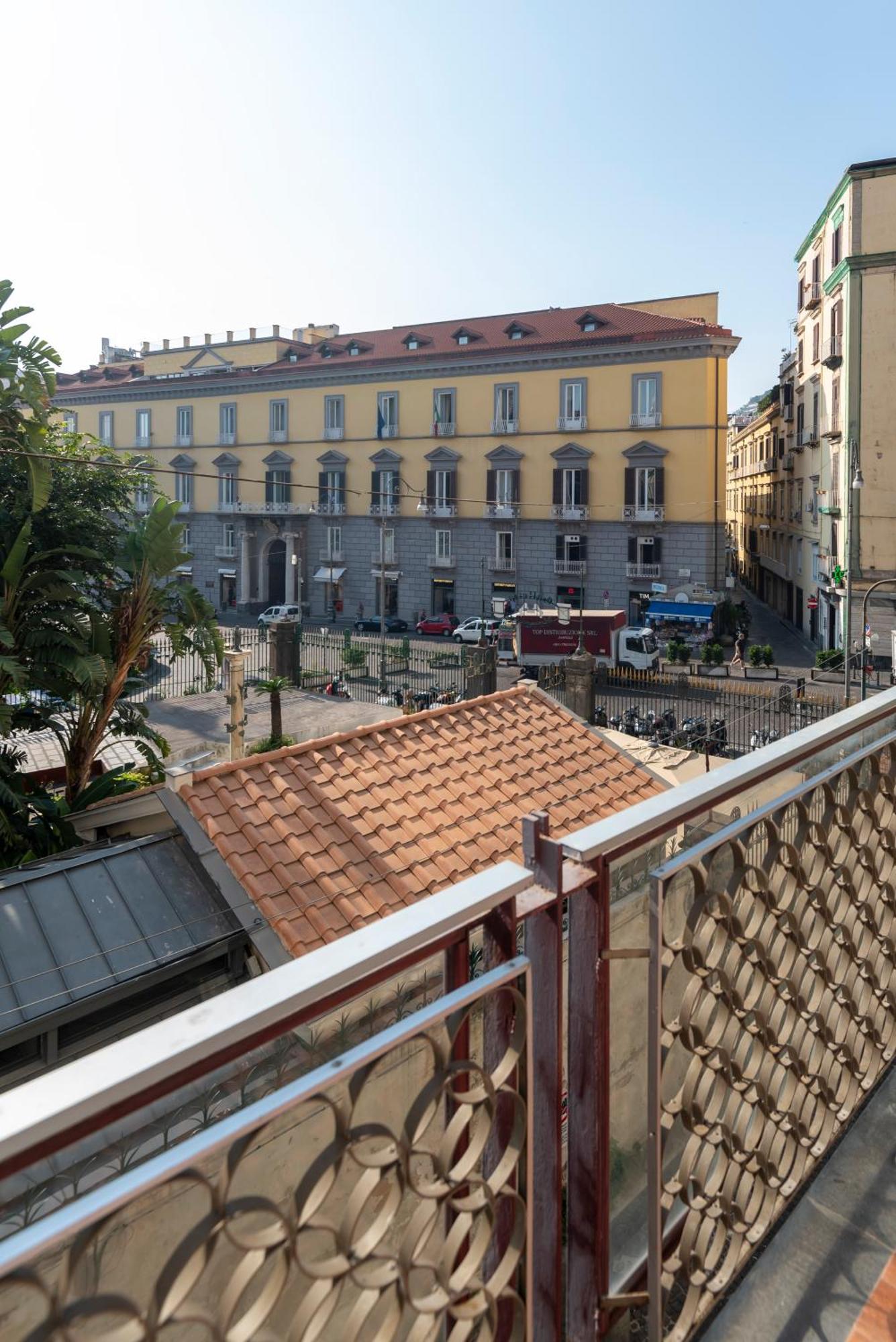 נאפולי Well Suites - Piazza Dei Martiri מראה חיצוני תמונה